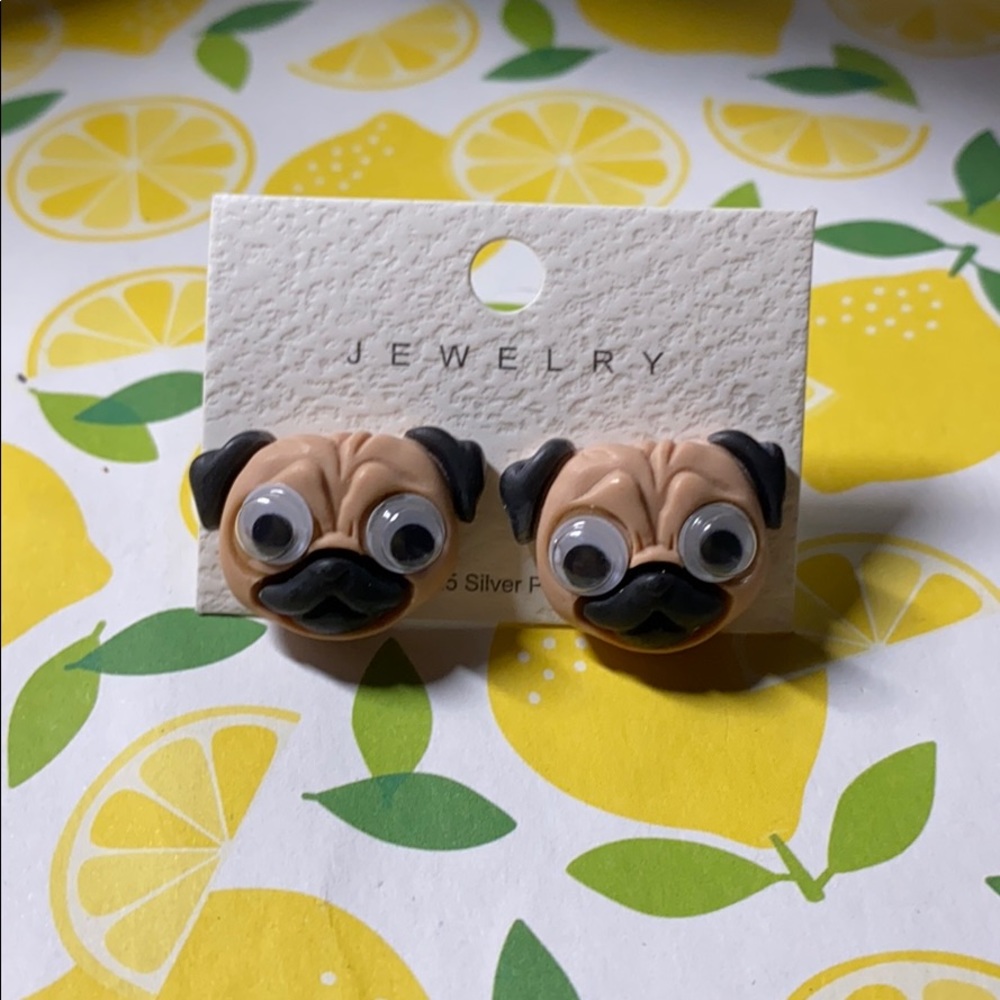 🍋NWT Bug Eyed Pug Dog Stud Earrings